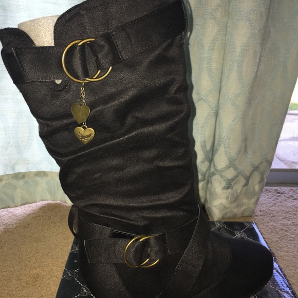 Boot - Picture 2 of 4